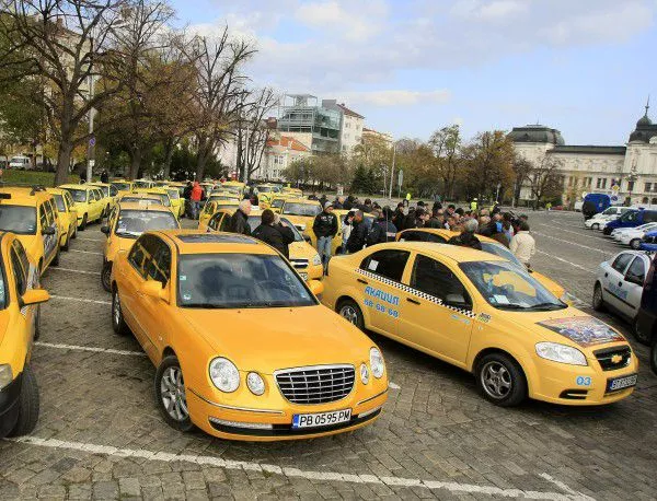 Пуснаха под гаранция укрилите данъци собственици на таксиметрова фирма