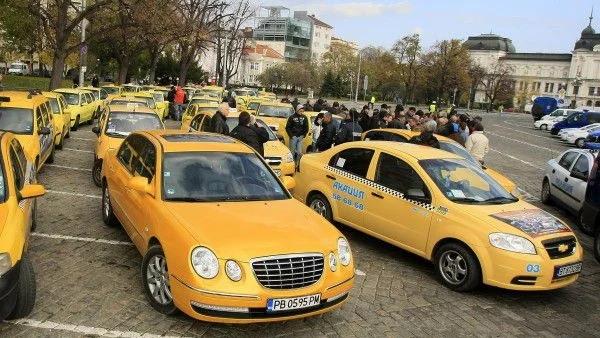 Пуснаха под гаранция укрилите данъци собственици на таксиметрова фирма