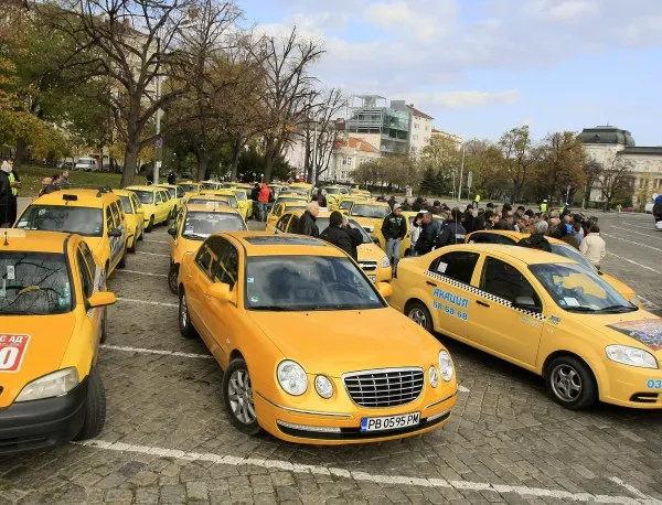 Законови промени слагат край на евтините таксита 