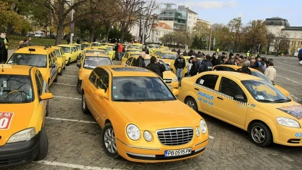 Законови промени слагат край на евтините таксита 