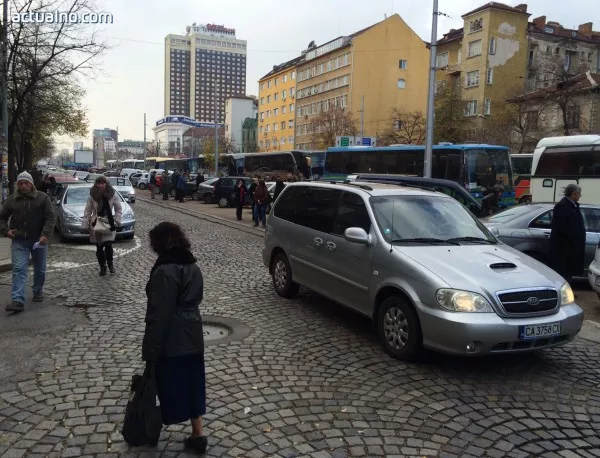 22 автобуса и 10 маршрутки пристигнаха за протеста на КНСБ