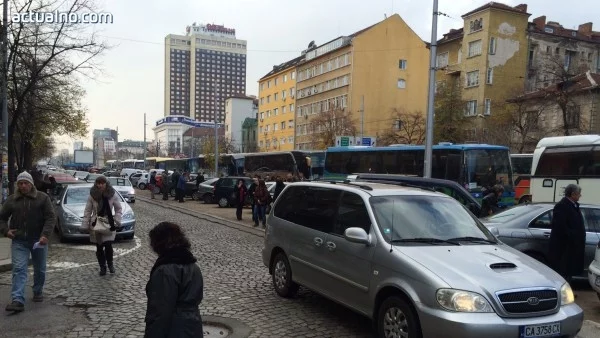 22 автобуса и 10 маршрутки пристигнаха за протеста на КНСБ