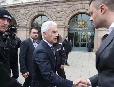 Сидеров: Бареков има много пури да изпуши, докато стане политик 