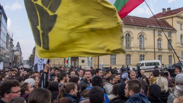 Окупацията не е свалена, режимът е либерализиран