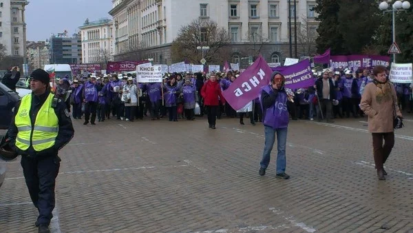 Ако работодател забави заплата, служителят може да го съди за заплата плюс обезщетение