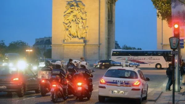 Френските служби са на крак заради пет неизвестни дрона над Париж