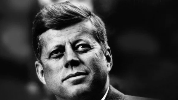 Джон Кенеди е застрелян в Далас