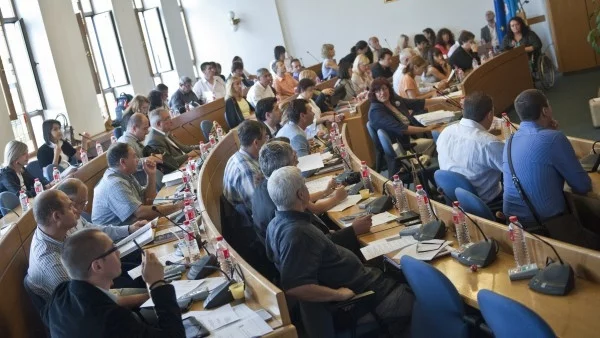 СОС: Многото полицаи в София пречат на града