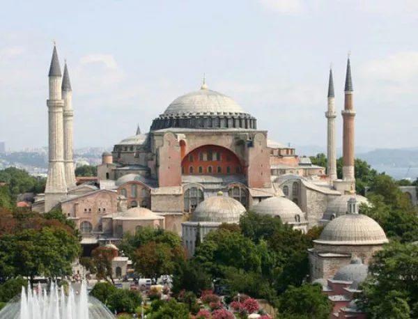 Гърция възмутена от плана на Турция да превърне "Св. София" в джамия 