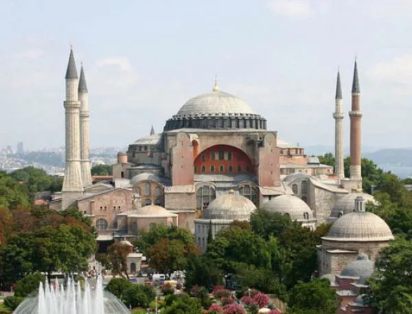 Демонстранти в Истанбул поискаха "Света София" да стане джамия