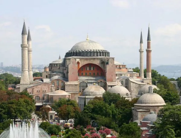 Демонстранти поискаха "Св. София" в Истанбул отново да стане джамия