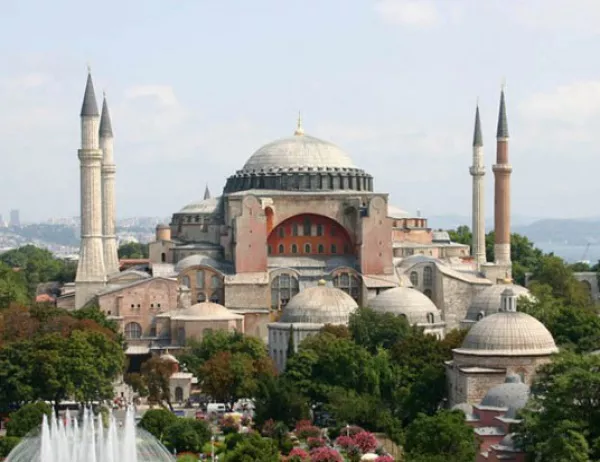 Гърция осъди четенето на Корана и мюсюлманските молитви в "Света София" в Истанбул