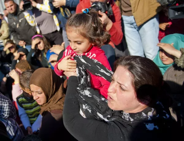 Децата на бежанците, които станаха проблем в Калище, може да учат във "Враждебна"