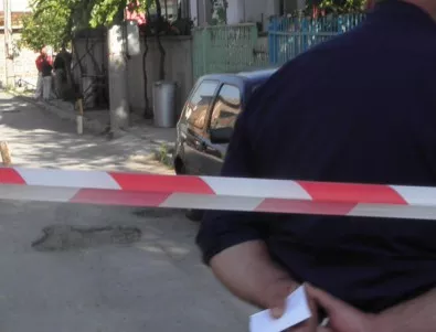 Труп на мъж е намерен до жилищен блок в Ловеч