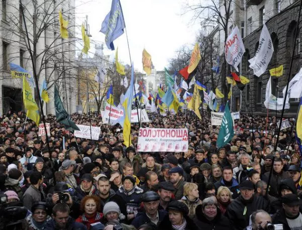 В Украйна са готови на преврат, ако правителството не подпише с ЕС
