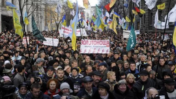 В Украйна са готови на преврат, ако правителството не подпише с ЕС