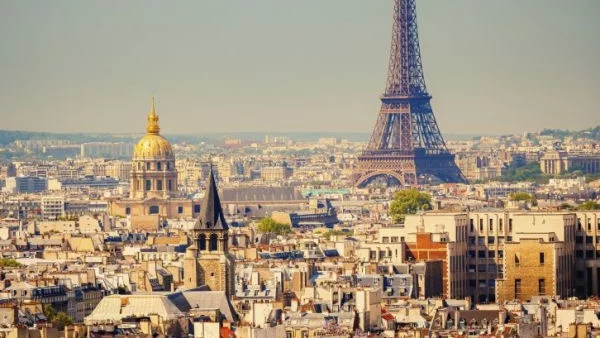 Населението на Париж се топи