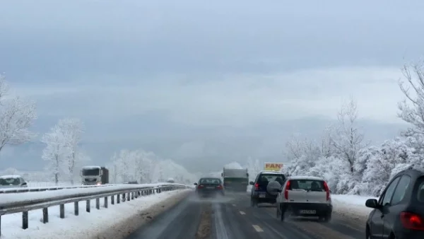 Спряно е движението по магистрала "Тракия"