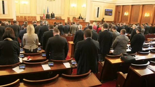 Парламентът реши да налее още 27 млн. лева в НЗОК за тази година
