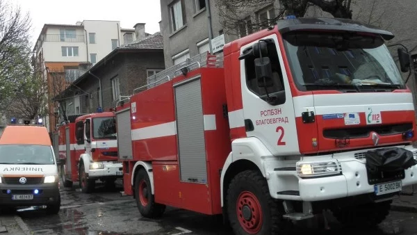 69 пожара само за денонощие угасиха пожарникари 