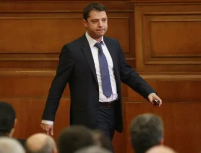 Нов скандал в парламента - пак за комунизъм и Делян Добрев
