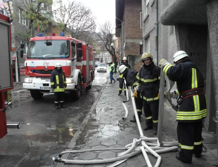 Обвиняват пожарникари за кражба на 300 000 евро 