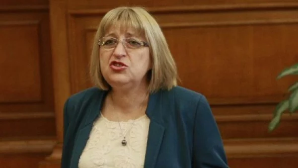 Цачева: Няма нужда да се месим, БСП сами ще се разцепят