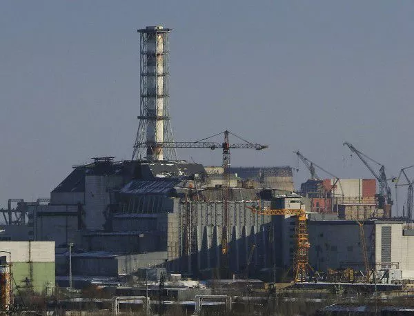 Трети ден бушува пожарът край АЕЦ "Чернобил"