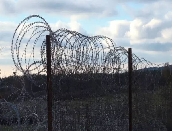 Оградата по границата с Турция готова до дни 
