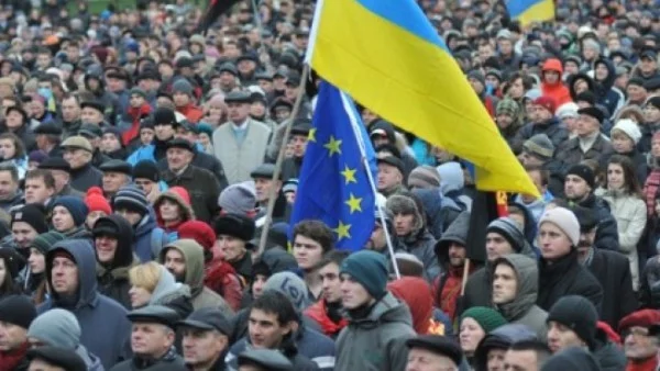 Стохиляден протест в Украйна въпреки забраната 