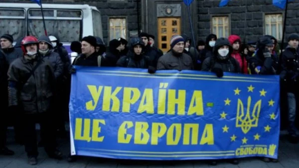 От днес украинската опозиция започва формирането на независима власт в Киев