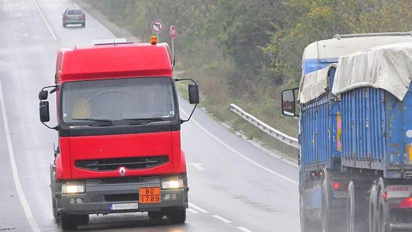 Тройно изпреварване вероятно е причинило катастрофата със загинал репортер