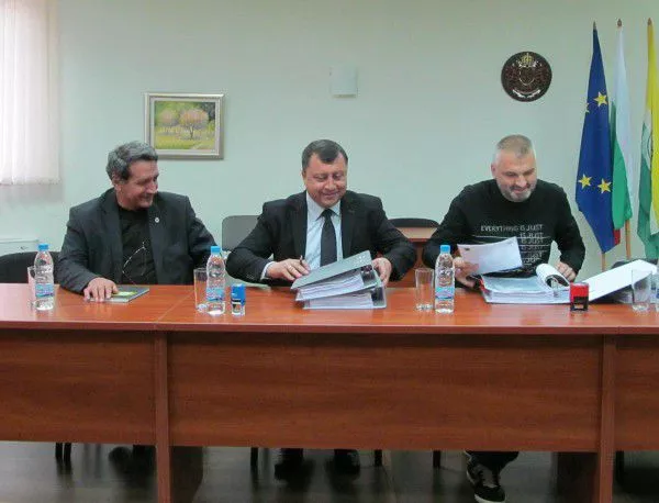 Коледно приветствие с жестомимичен превод записа кметът на Павликени 