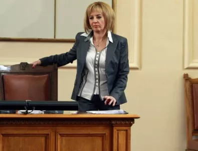 Притчи и заплахи за съд при дебата за евентуалната оставка на Мая Манолова