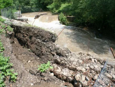 Почистеният дървен материал от пет реки в Сливенско е дарен безвъзмездно