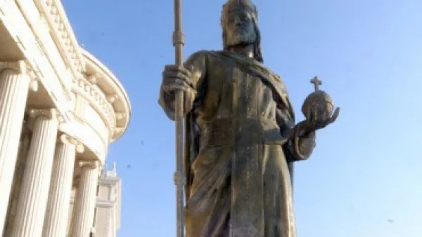 Албанско сдружение ще повдигне обвинение за паметника на цар Душан в Скопие