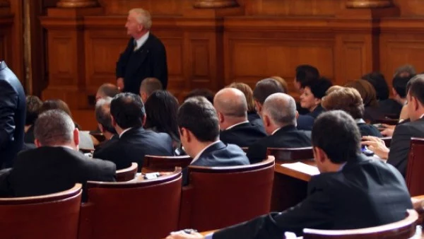 Обвинения в дискриминация и заплахи прекратиха без време работата на НС  