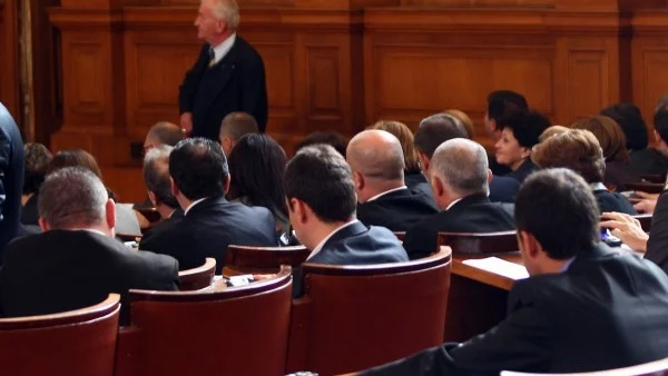 Поправките на ГЕРБ за ЦИК минаха бързичко на първо четене