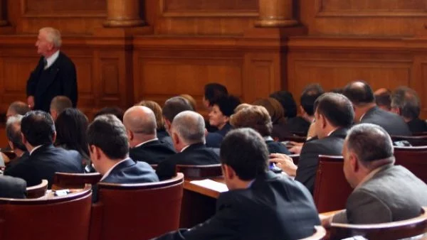 За 3 месеца парламентът прие 53 закона 