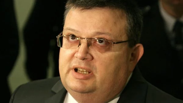 А кой ще поиска имунитета на Цацаров!