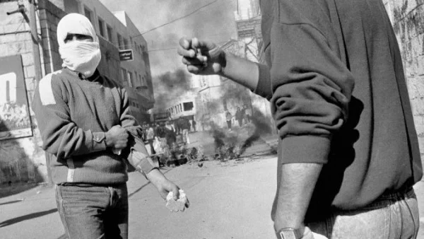 Започва Първата палестинска интифада