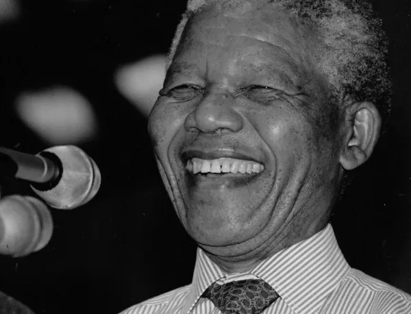 Тленните останки на Мандела бяха транспортирани в родния му град