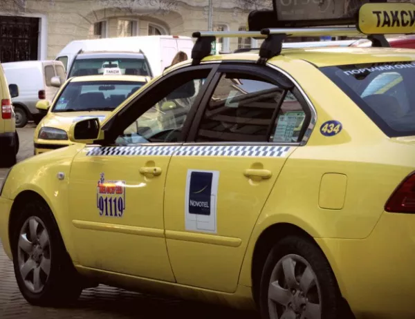 Нелегални таксита на Летище "София" издават медицински бележки вместо касови бонове