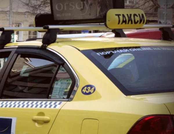 Пиян таксиметров шофьор блъсна 9 коли в София