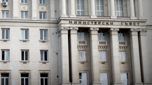 Правителството дава допълнително пари на три министерства