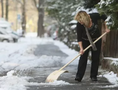 Фитнес с лопата: Ето защо трябва да ринем сняг 