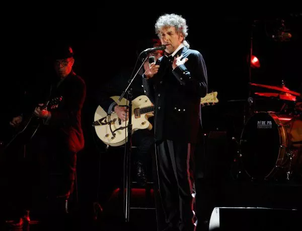Боб Дилън се обръща към творчеството на Франк Синатра