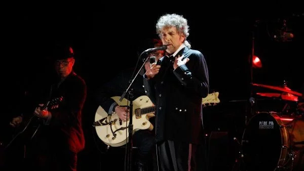 Боб Дилън се обръща към творчеството на Франк Синатра