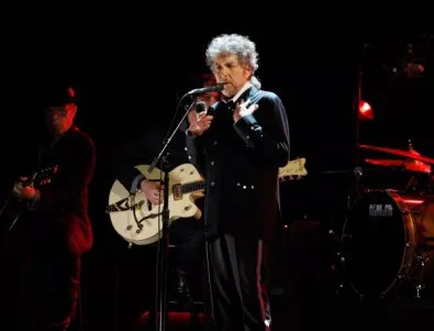 Боб Дилън пуска три диска с кавъри на Франк Синатра
