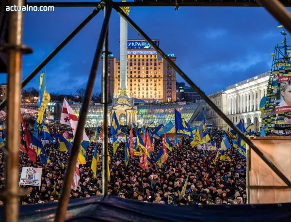 Управляващите в Украйна обещават нов проект за конституция до 15 април
